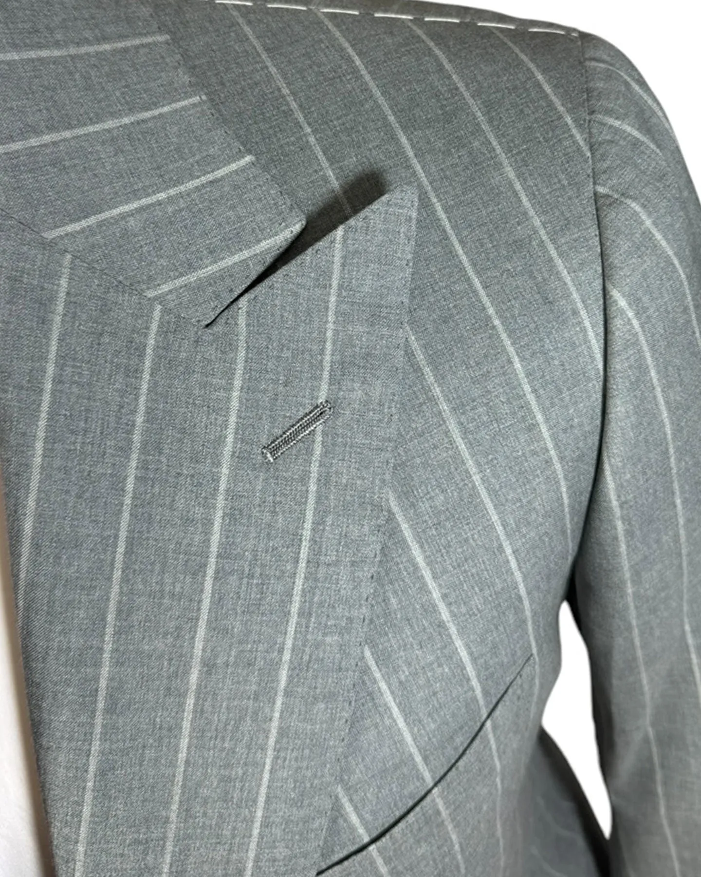 Cesare Attolini Suit Gray Stripes Peak Lapel EU 56/ US46