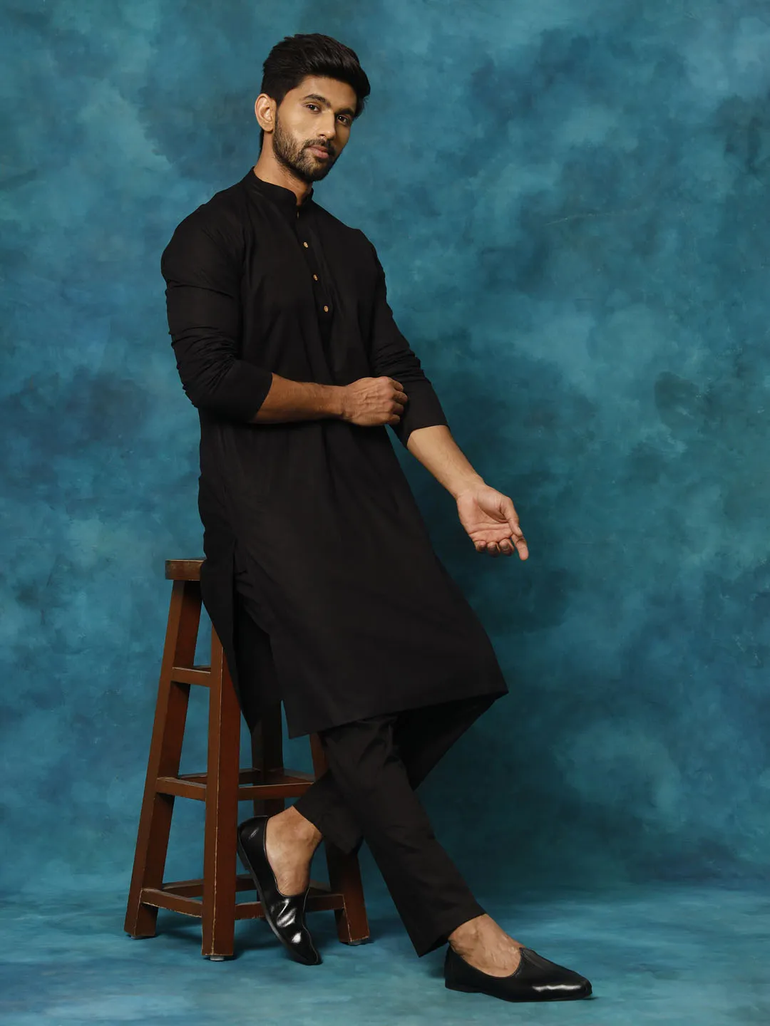 VASTRAMAY Black Cotton Blend Kurta Pyjama Set